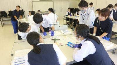 第13回佐倉アカデミア　株式会社常磐植物化学研究所講座「カシス抽出液からアントシアニンを精製しよう！」2024の実施